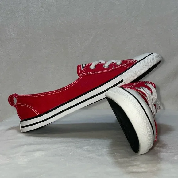 Converse Chuck Taylor All Star Dainty Ballet Lace Slip Red women’s size